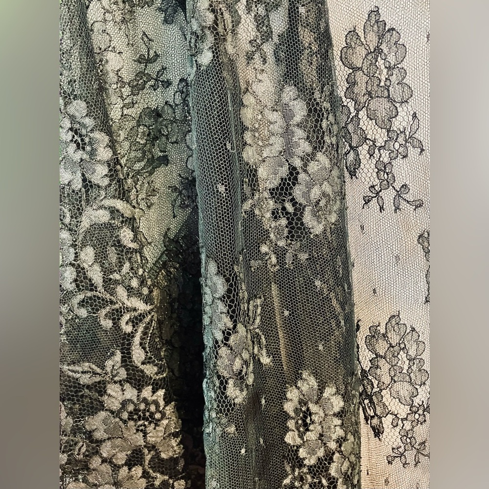 Brand New Gorgeous Rosamosario Anthracite Lace Short Robe w/Long Black Silk Tie - Picture 10 of 11